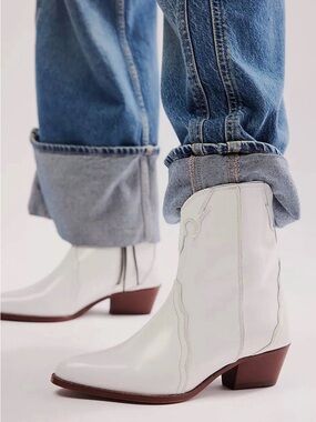 Free People White New Frontier Western Ankle Boots - Cowboy Style 7.5